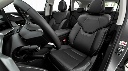 Interior espaçoso e premium com tecnologia de ponta