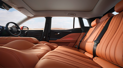 Interior espaçoso com acabamento premium